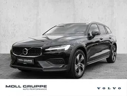 Onyx black / metallic Gebraucht 2023 Volvo V60 CC Plus Kombi | 34.980 € (Superpreis)