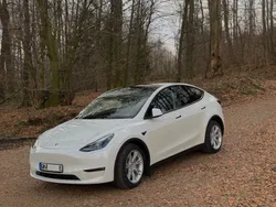 Weiß Gebraucht 2024 Tesla Model Y Long Range SUV | 43.000 € (Fairer Preis)
