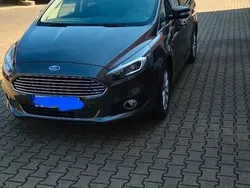 Grau Gebraucht 2016 Ford S-MAX Titanium Van / Kleinbus | 14.000 € (Fairer Preis)