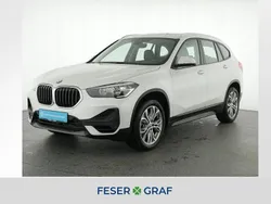 Mineralweiß metallic Gebraucht 2020 BMW X1 Performance SUV | 25.808 € (Fairer Preis)