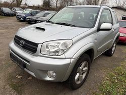 Silber Gebraucht 2004 Toyota RAV4 SUV | 4.999 € (Superpreis)