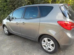 Grau Gebraucht 2011 Opel Meriva Design Edition Van / Kleinbus | 3.999 € (Fairer Preis)