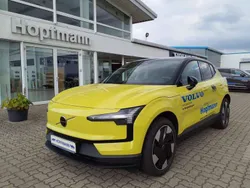 Moss yellow Gebraucht 2024 Volvo EX30 Performance SUV | 37.990 € (Superpreis)