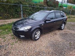 Schwarz Gebraucht 2010 Kia Ceed Kleinwagen | 2.300 € (Etwas zu teuer)