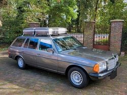 Grau Gebraucht 1984 Mercedes 300 Kombi | 36.999 €