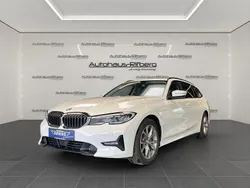Weiß Gebraucht 2021 BMW 320e Sport Line Kombi | 23.890 € (Teuer)