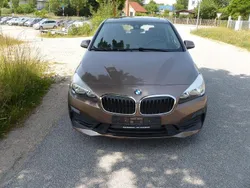 Braun Gebraucht 2019 BMW 225 Active Tourer iPerformance Van / Kleinbus | 12.450 € (Fairer Preis)