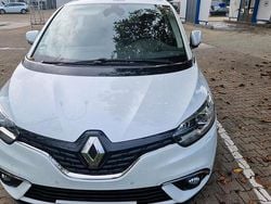 Weiß Gebraucht 2017 Renault Scénic IV Van / Kleinbus | 6.000 €