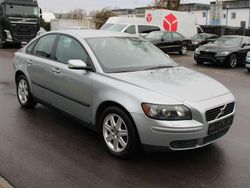 Silver metallic / metallic Gebraucht 2005 Volvo S40 Kinetic Limousine | 3.650 € (Teuer)