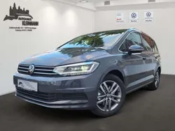 Grau Gebraucht 2024 VW Touran Comfortline Van / Kleinbus | 40.980 €