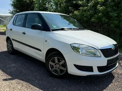 Weiß Gebraucht 2012 Skoda Fabia Kleinwagen | 2.999 € (Fairer Preis)