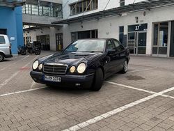 Blau Gebraucht 1996 Mercedes E320 Limousine | 5.850 € (Guter Preis)