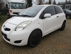 Weiß Gebraucht 2010 Toyota Yaris Cool Kleinwagen | 1.950 € (Fairer Preis)