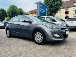 Grau Gebraucht 2015 Hyundai i30 Classic Limousine | 3.900 € (Fairer Preis)