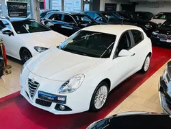 Weiß Gebraucht 2015 Alfa Romeo Giulietta Turismo Kleinwagen | 7.999 € (Fairer Preis)
