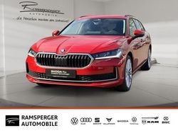 Rot (karminrot metallic) Gebraucht 2024 Skoda Superb Selection Kombi | 43.390 € (Superpreis)