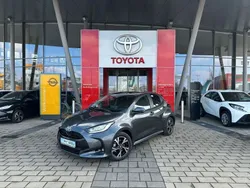 Grau Neu 2025 Toyota Yaris Hybrid Limousine | 28.290 € (Etwas zu teuer)