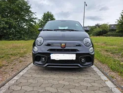 Schwarz Gebraucht 2024 Abarth 695 Kleinwagen | 33.000 € (Teuer)