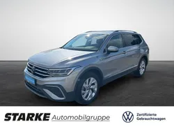 Pyritsilber metallic Gebraucht 2024 VW Tiguan Allspace Life SUV | 37.540 € (Fairer Preis)