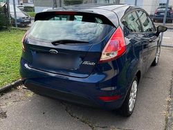 Blau Gebraucht 2013 Ford Fiesta Kleinwagen | 2.500 €