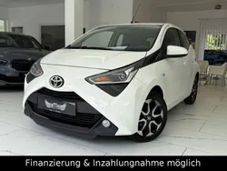 Weiß Gebraucht 2020 Toyota Aygo X-play Kleinwagen | 9.975 € (Guter Preis)
