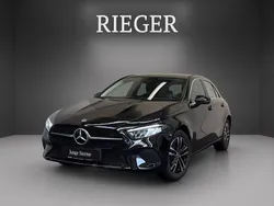 Black metallic Gebraucht 2024 Mercedes A250 Progressive Limousine | 29.875 € (Guter Preis)