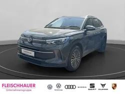 Grau Gebraucht 2024 VW Tiguan Life SUV | 34.970 € (Fairer Preis)