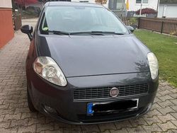 Grau Gebraucht 2009 Fiat Punto Active Limousine | 2.450 € (Fairer Preis)