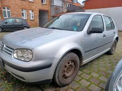 Silber Gebraucht 2002 VW Golf IV Kleinwagen | 700 € (Guter Preis)