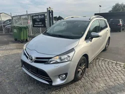Silber Gebraucht 2016 Toyota Verso Comfort Van / Kleinbus | 8.800 € (Fairer Preis)