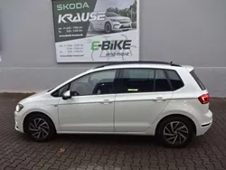 Oryxwhite perlmutteffekt Gebraucht 2018 VW Golf Sportsvan Join Van / Kleinbus | 14.950 € (Etwas zu teuer)