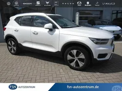 Weiß Gebraucht 2022 Volvo XC40 Inscription SUV | 29.481 € (Guter Preis)