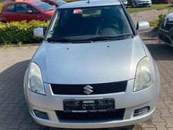 Silber Gebraucht 2005 Suzuki Swift Kleinwagen | 1.990 €
