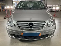 Grau Gebraucht 2006 Mercedes B200 Van / Kleinbus | 8.990 € (Teuer)