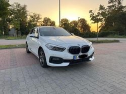Weiß Gebraucht 2020 BMW 118 Sport Line Kleinwagen | 19.490 € (Fairer Preis)