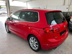 Rot Gebraucht 2016 VW Golf Sportsvan Highline Van / Kleinbus | 13.750 € (Guter Preis)
