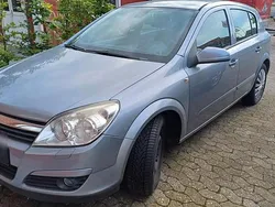 Grau Gebraucht 2007 Opel Astra Limousine | 3.200 € (Fairer Preis)