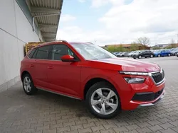 Velvet rot metallic Gebraucht 2023 Skoda Kamiq Style SUV | 25.390 € (Etwas zu teuer)