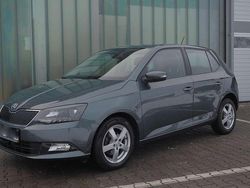 Grau Gebraucht 2017 Skoda Fabia Style Limousine | 9.700 € (Fairer Preis)