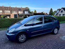 Grau Gebraucht 2006 Citroën Xsara Picasso Van / Kleinbus | 2.100 € (Teuer)