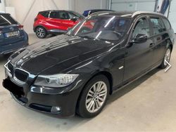 Schwarz Gebraucht 2011 BMW 320 Sport Line Limousine | 10.999 € (Teuer)