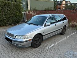 Silber Gebraucht 1999 Volvo V40 Kombi | 999 € (Guter Preis)