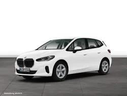 Weiß Gebraucht 2024 BMW 218 Active Tourer Van / Kleinbus | 29.954 € (Superpreis)