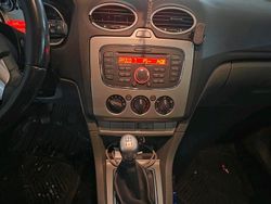 Weiß Gebraucht 2011 Ford Focus Kombi | 3.500 € (Fairer Preis)