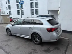 Silber Gebraucht 2016 Toyota Avensis Kombi | 9.950 € (Fairer Preis)