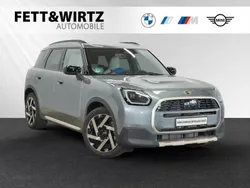 Smokey green metallic Gebraucht 2024 Mini Countryman SUV | 39.888 € (Guter Preis)