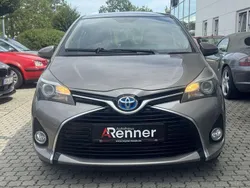 Gebraucht 2015 Toyota Yaris Hybrid Comfort Limousine | 12.890 € (Etwas zu teuer)