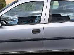 Silber Gebraucht 1996 Opel Corsa Limousine | 1.350 €