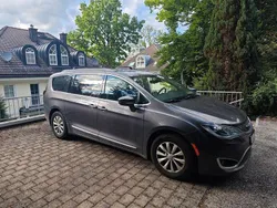 Grau Gebraucht 2016 Chrysler Pacifica Touring SUV | 16.900 €