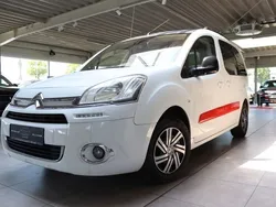 Weiß Gebraucht 2013 Citroën Berlingo SELECTION Van / Kleinbus | 10.989 € (Teuer)